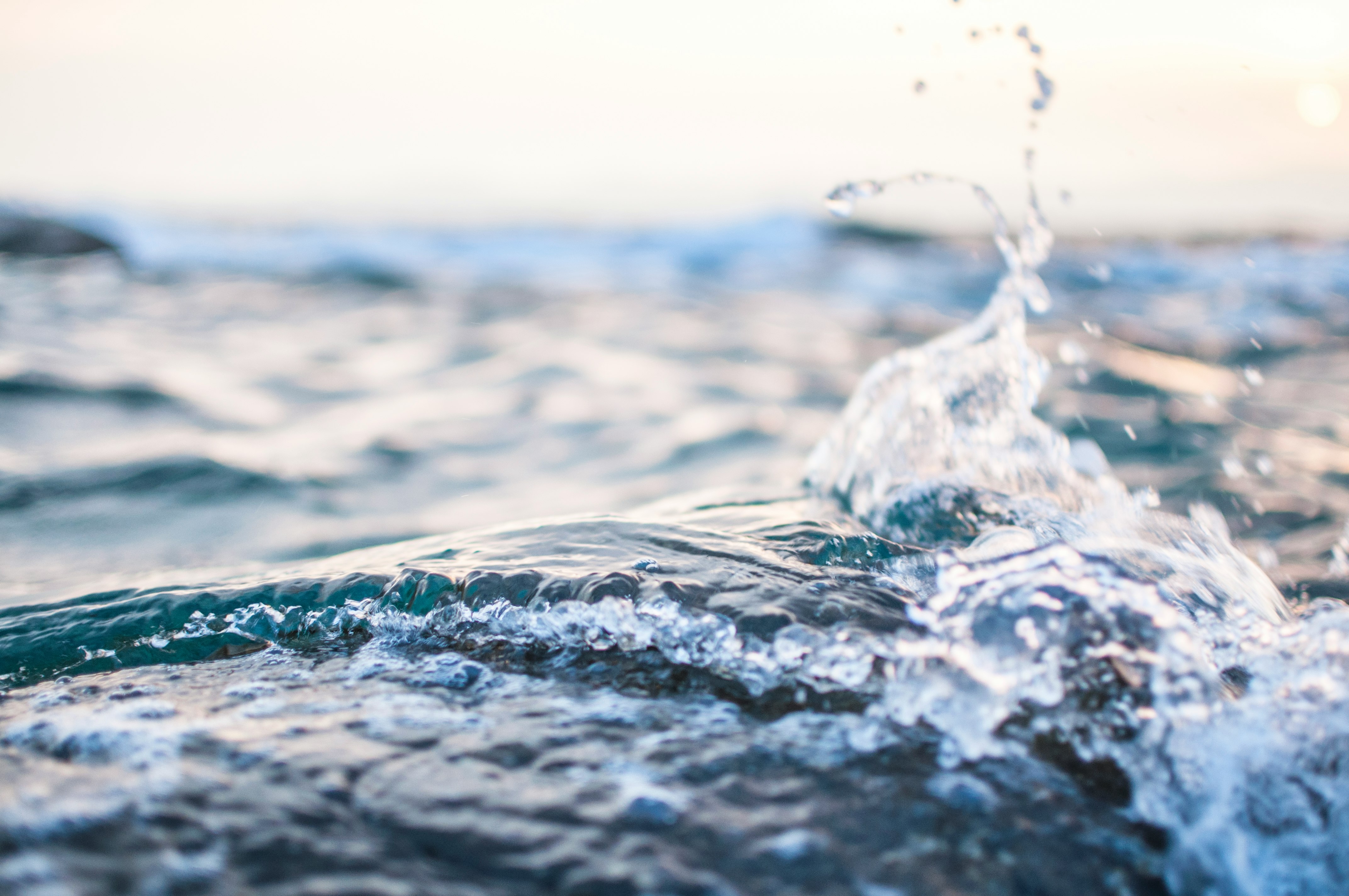 closeup photography of sea waves under white cloud blue skies